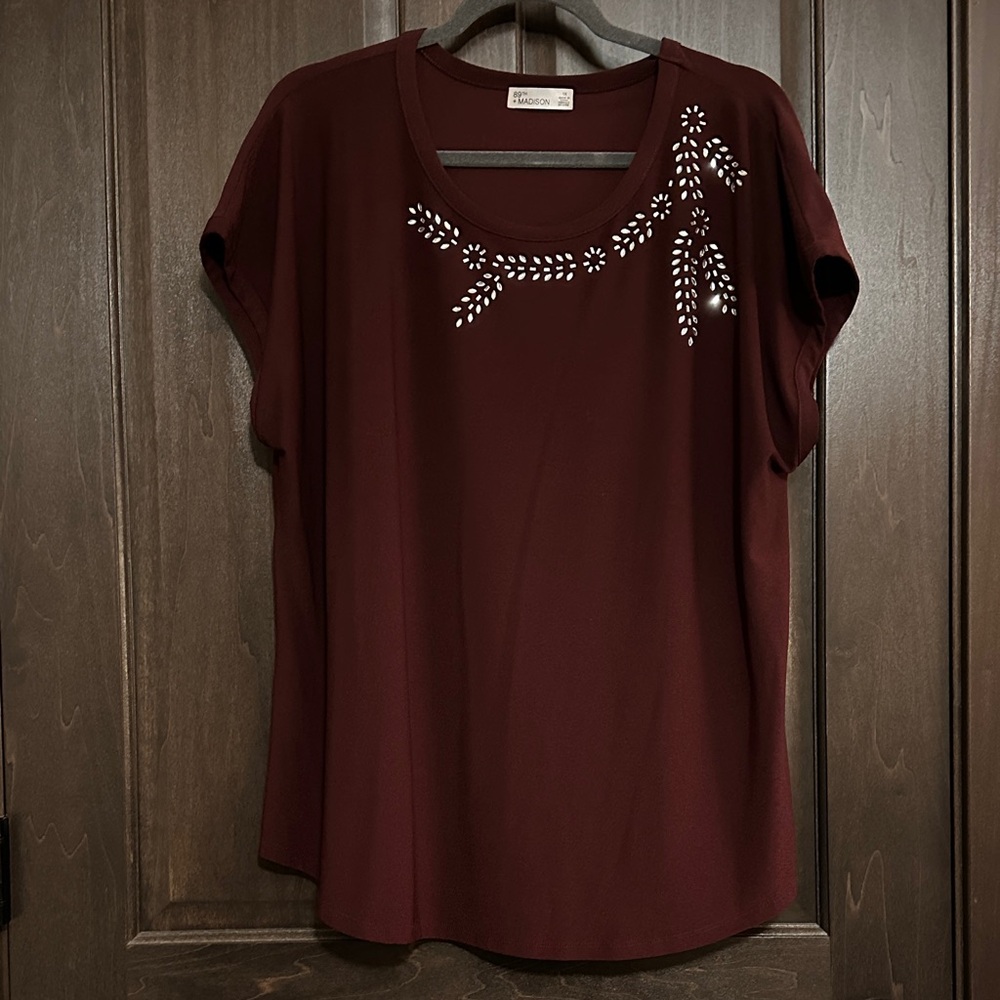 89th+Madison Burgundy Short Sleeve Top